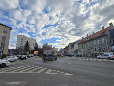 Apartament de inchiriat 2 camere decomandate balcon zona Dioda