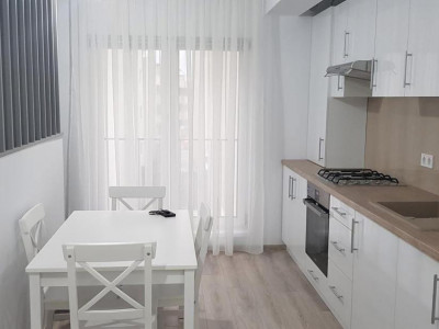 Apartament 3 camere de inchiriat decomandat 80 mp zona Calea Cisnadiei