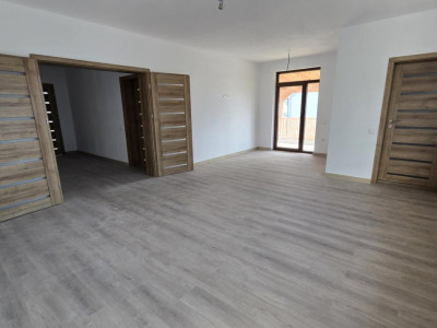 Spatiu birouri de inchiriat 3 camere 2 bai parcare Industrial Vest