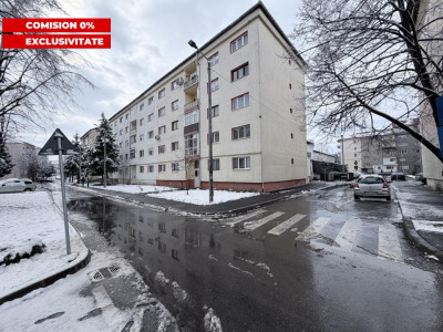 Apartament decomandat 50 mpu etaj 1 balcon Str Olteniei Nr 2 Strand 