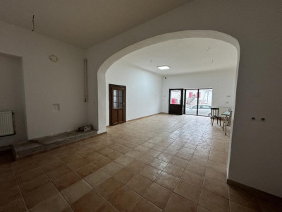 Spatii comerciale de inchiriat Cristian imagine mica 8