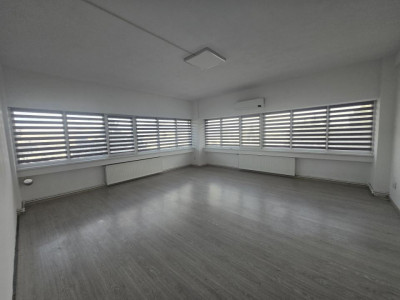 Spatiu birouri 110 mp renovat etaj intermediar cu lift zona Broscarie