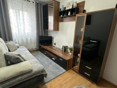 Garsoniera decomandata de vanzare etaj 1 zona Lupeni Sibiu