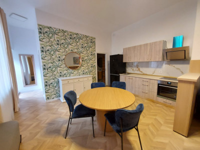 Apartament de vanzare decomandat 68 mpu etaj 1 Orasul de Jos