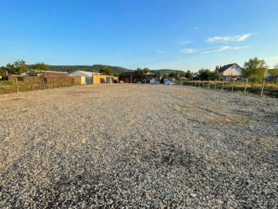 Teren de inchiriat 2000mp acces direct din drum asfaltat Viile Sibiulu