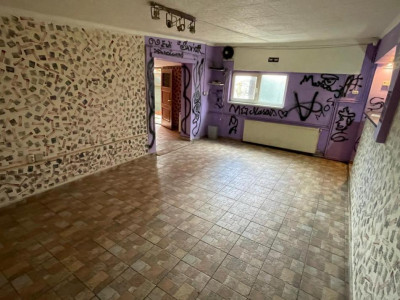 Spatiu comercial 65 mp + curte 50 m zona Milea alimentatie publica