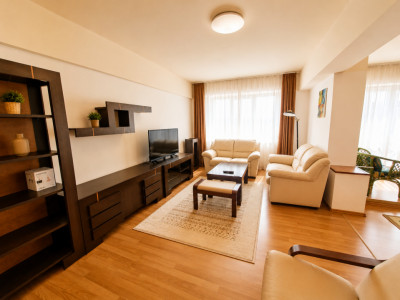 Apartament decomandat de inchiriat 3 camere 2 bai Mihai Viteazul