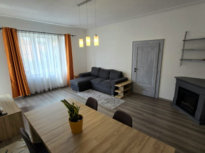 Apartament de inchiriat la casa 4 camere 2 bai balcon zona Centrala