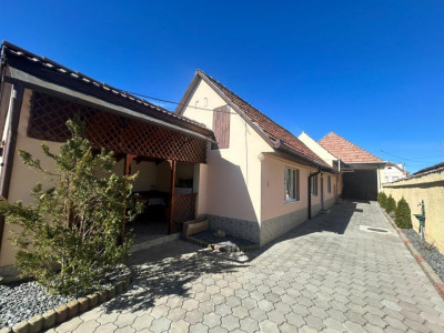 Casa individuala de vanzare mobilata si utilata si 1354 mp curte