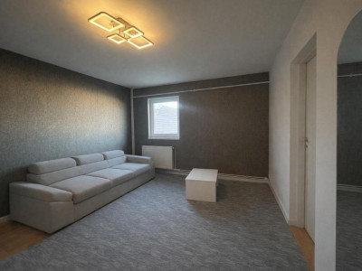 Apartament 3 camere de vanzare decomandat 72 mp zona Strand Sibiu