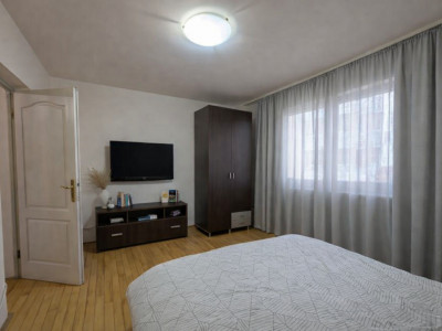Apartament 3 camere de vanzare suprafata generoasa Cartier Buna Ziua