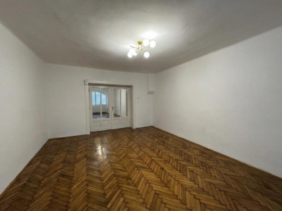 Spatiu de inchiriat la parter 133 mpu 5 camere Centrul Istoric Sibiu