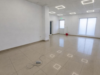 Spatiu comercial de inchiriat de 54 mp cu vitrina de 4 mp Tineretului