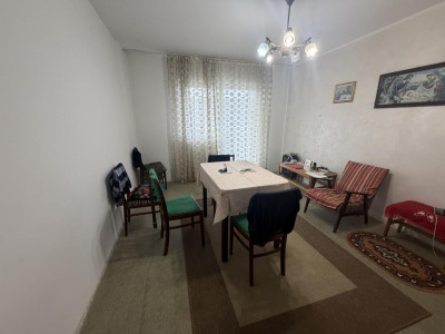 Apartament semidecomandat 4 camere 2 bai etaj 4 zona 1 Decembrie 1918