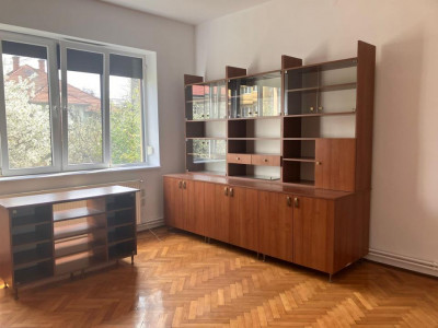 Apartament cu 2 camere de inchiriat cu gradina langa Parcul Central