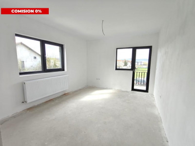 Apartament intabulat 3 camere balcon - etaj 1 - parcare - Comision 0