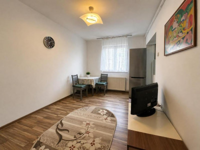 Apartament 3 camere semidecomandat de vanzare etaj intermediar Sibiu