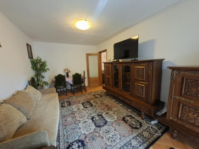 Apartament 3 camere etaj 1 de inchiriat zona Scoala de Inot Sibiu