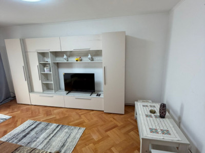 Apartament 3 camere etaj 1 de inchiriat zona Scoala de Inot Sibiu