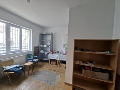Spatiu comercial de inchiriat la parter zona buna Vasile Aaron