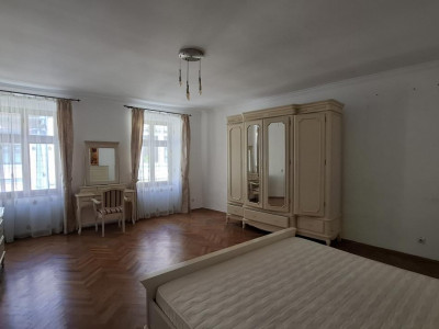 Apartament 2 camere de vanzare 70 mp zona Centrul Istoric