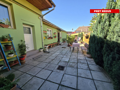 Casa spatioasa de vanzare teren 432 mp zona linistita - Lupeni Sibiu