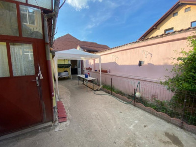 Schimba apartamentul cu aceasta casa cu 3 dormitoare si 60 mp curte