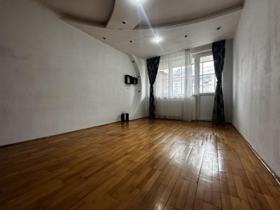 Apartament de vanzare 2 camere decomandate Mihai Viteazu etaj 1