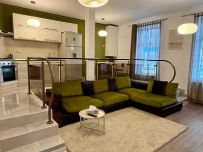 Apartament cu 3 camere pe 2 nivele de inchiriat in centrul Clujului
