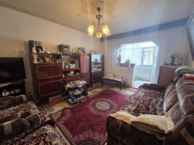 Apartament 3 camere decomandat zona 1 Decembrie 75mp si boxa la subsol
