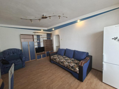 Apartament cu 3 camere si balcon de inchiriat in zona Mihai Viteazul