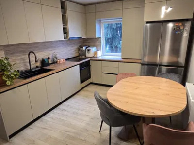 Apartament cu 3 camere decomandate de vanzare in cartierul Zorilor 