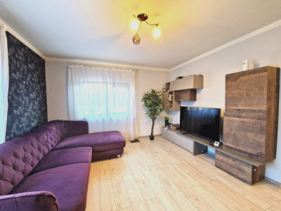 Apartament decomandat 3 camere 66 mp si loc de parcare Cisnadie 