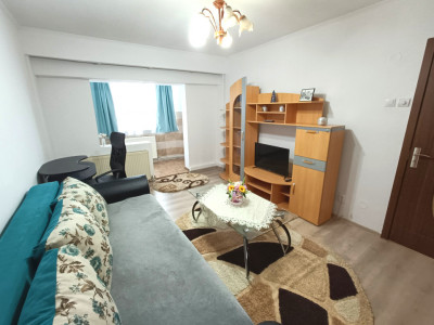 Apartament decomandat cu 2 camere bucatarie separata zona Sub Arini