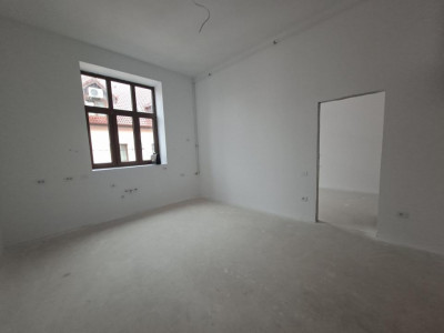 Apartament de vanzare 3 camere 3 bai zona centrala - predare la ALB