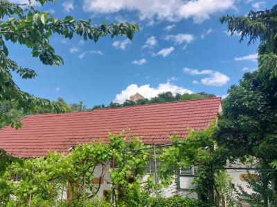 Casa de vanzare cu 2 apartamente separate si teren 544 mp Cisnadioara
