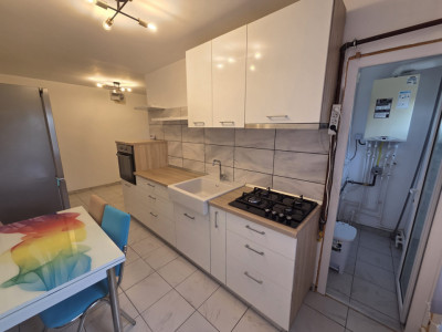 Apartament 2 camere decomandat zona Bd. Unirii etaj 4 recent renovat