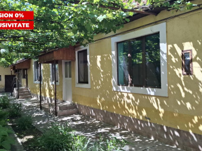 Casa individuala de vanzare 3 camere curte 400 mp zona Turnisor
