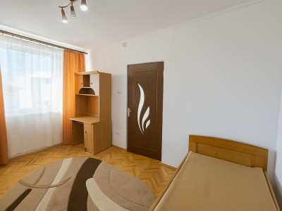 Apartament de vanzare 2 camere balcon etaj intermediar
