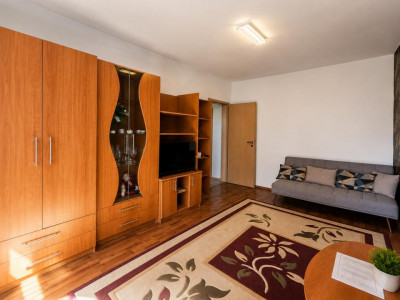 Apartament cu 3 camere de vanzare etaj 3 balcon Mihai Viteazul Sibiu