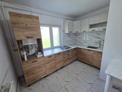 Apartament 3 camere de inchiriat zona Campului etaj 2 