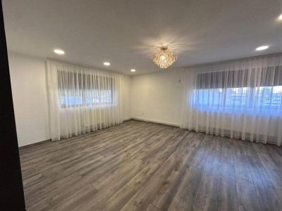 Apartament 91 mp 3 camere parter boxa demisol zona Rahovei Sibiu
