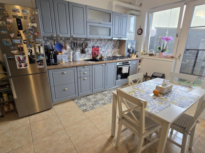 Apartament de vanzare 3 camere si gradina Calea Surii Mici