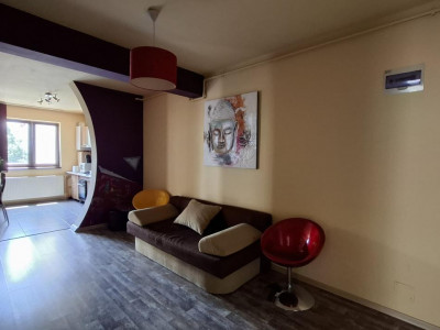 Apartament 3 camere decomandat 68 mp etaj 1 strada Frunzei Turnisor
