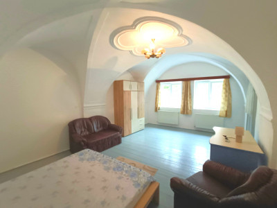 Apartament la casa 3 camere 68 mpu utili in apropiere de Piata Cibin