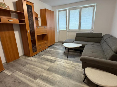 Apartament cu 2 camere decomandate etaj 3 in zona Mihai Viteazul