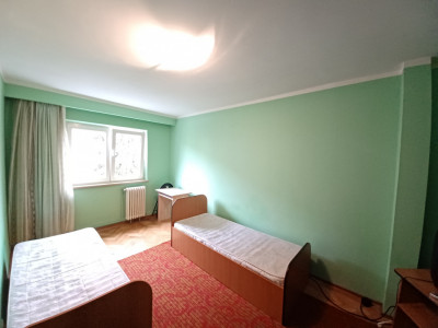 Apartament pentru muncitori 4 camere si 2 balcoane Mihai Viteazul