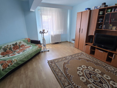 Apartament de vanzare 2 camere decomandate in zona Parcului din Strand