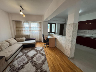 Apartament de inchiriat cu 5 camere 2 bai bloc cu lift Turnisor Sibiu