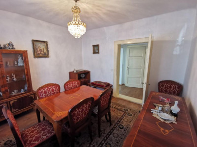 Casa cu 2 camere decomandate 335 mp teren in zona Parcul Tineretului